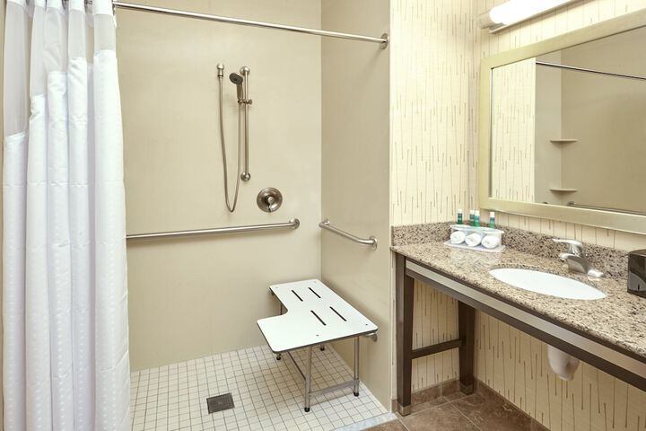 Holiday Inn Express Hotel & Suites Columbia Univ Area-Hwy 63 by IHG