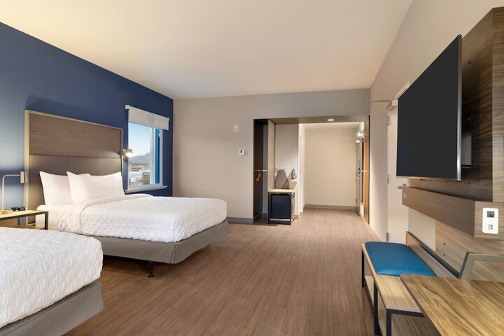 Room 32 of 49