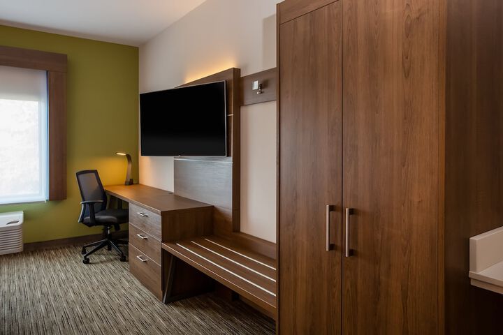 Room 16 of 36