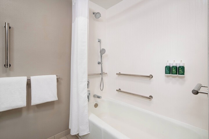 Courtyard by Marriott Bakersfield