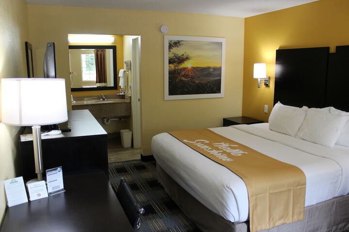 Room 11 of 16