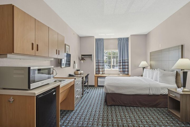 Sonesta Essential Hotels & Suites Kansas City / Blue Springs