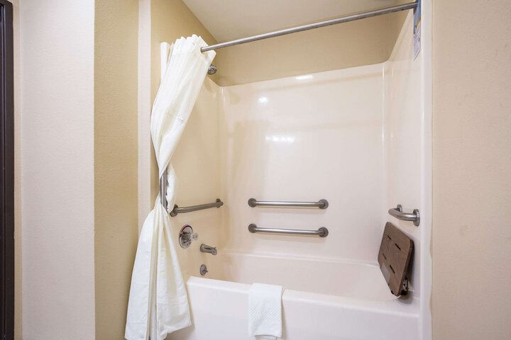Quality Inn & Suites Caseyville - St. Louis