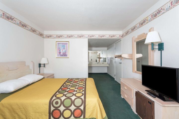 Room 7 of 15
