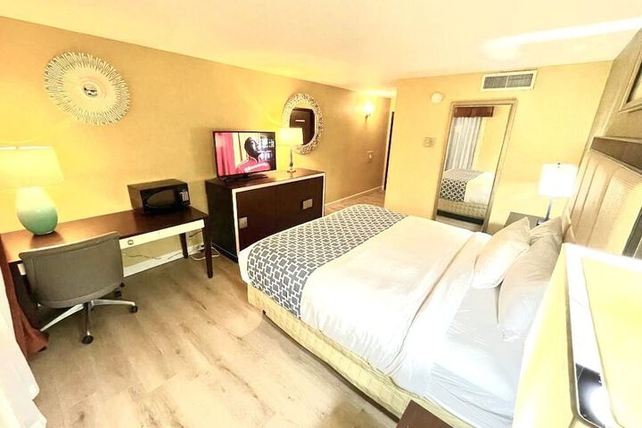 Room 8 of 25