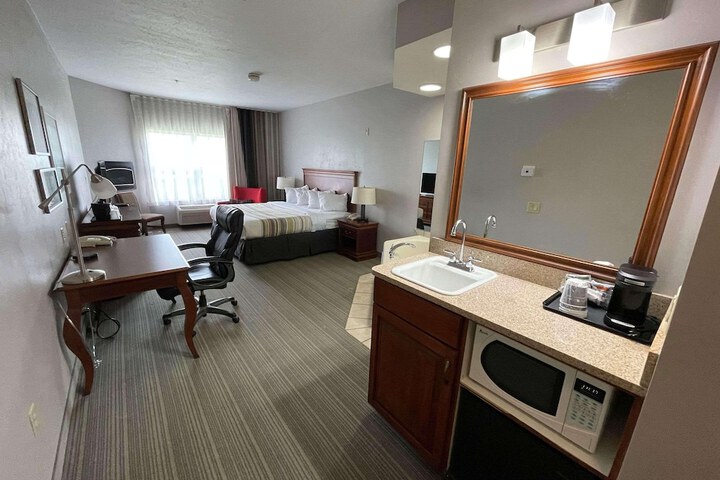 Room 8 of 28