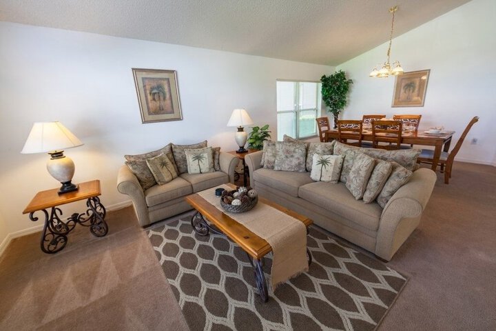 Gated Country Club Private Pool ! 4 Bedroom Home by RedAwning