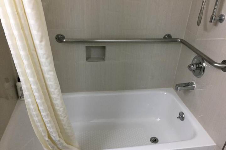 Room 32 of 37