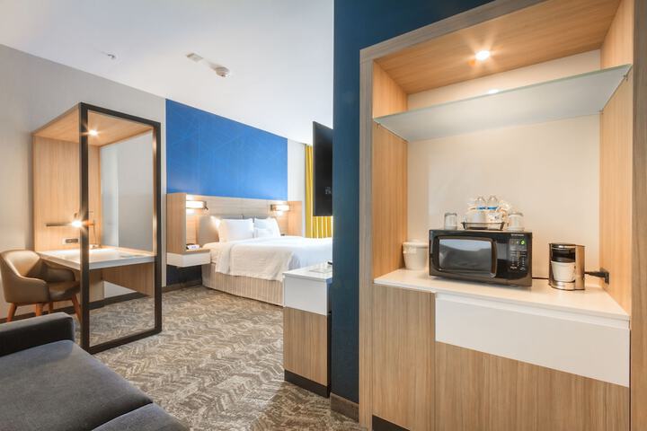 Room 19 of 38