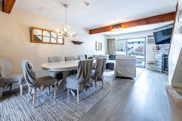 Telemark 5 4 Bedroom Condo by RedAwning