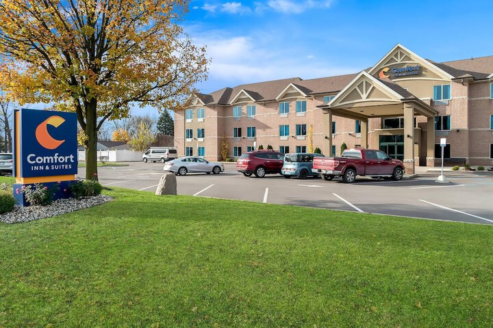 Comfort Inn & Suites Taylor - Detroit
