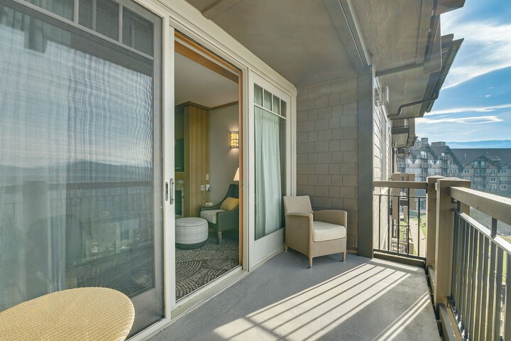 Mountain Views & Pool Access: Cle Elum Condo!