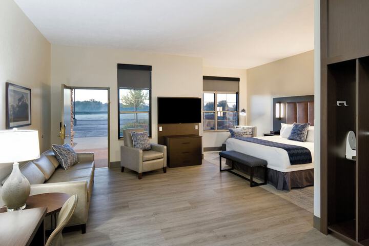 Clubhouse Hotel Suites Sioux Falls