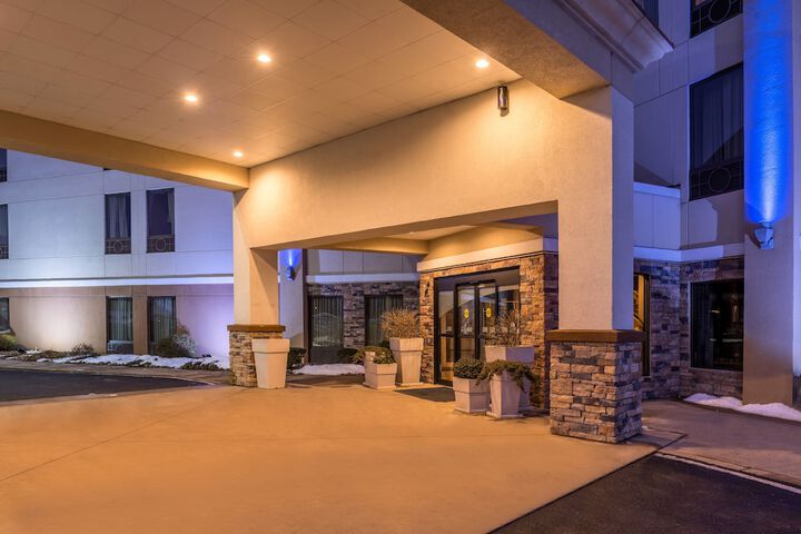 Hotel 3 of 63
