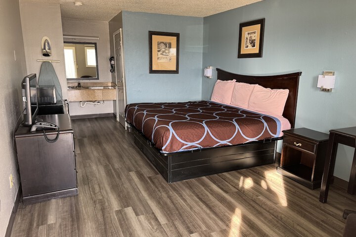 Room 17 of 29