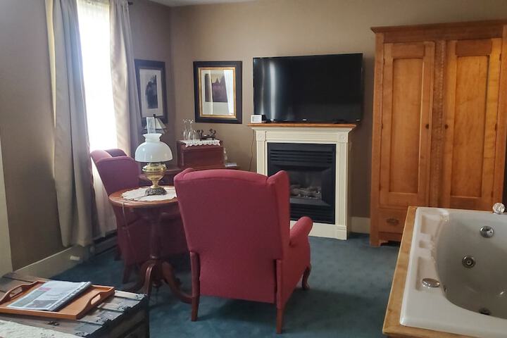 Room 32 of 65