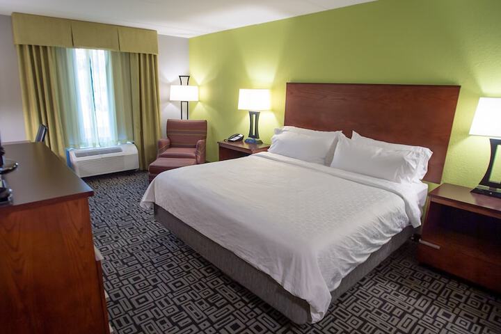 Holiday Inn Express Hickory-Hickory Mart by IHG