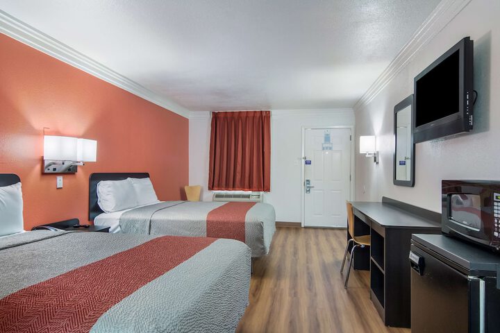 Motel 6 Marshall TX