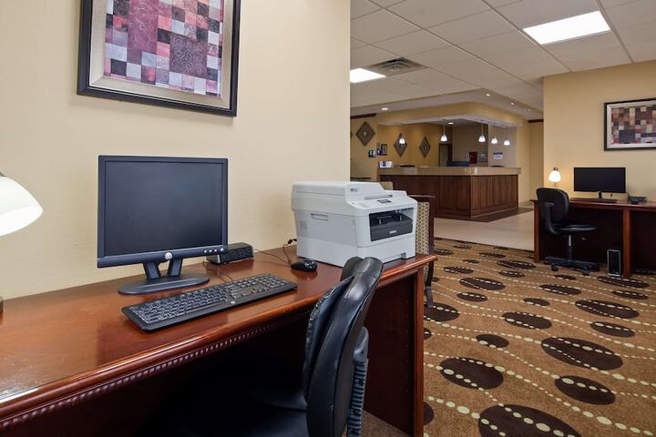 Business Center 17 of 17