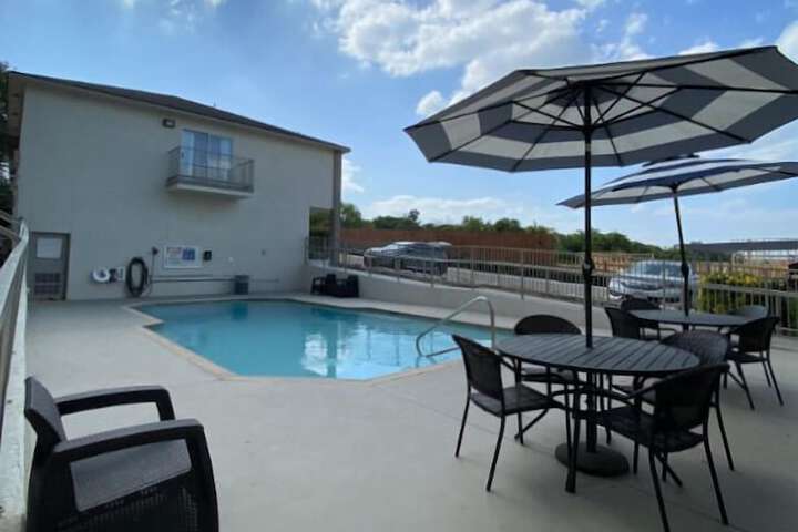 Pool 16 of 40