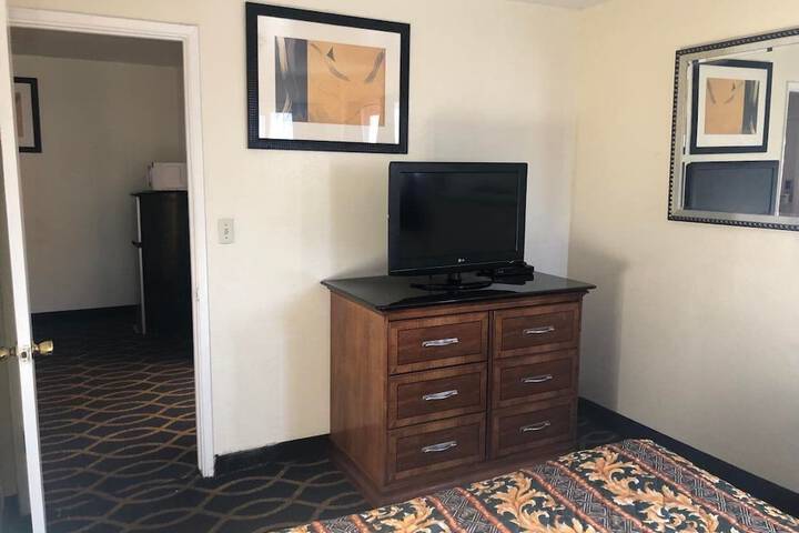 Room 11 of 34
