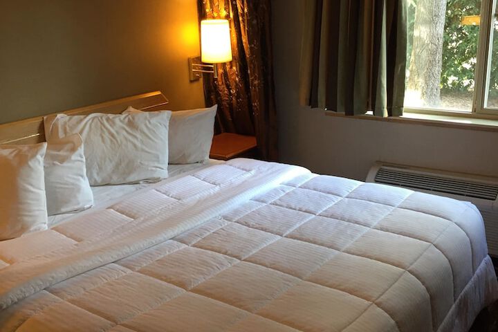 Room 8 of 28