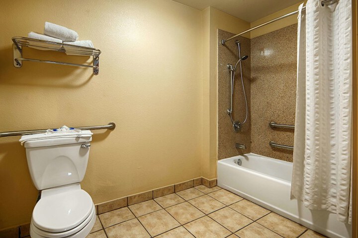 Best Western Windsor Pointe Hotel & Suites-Frost Bank Center