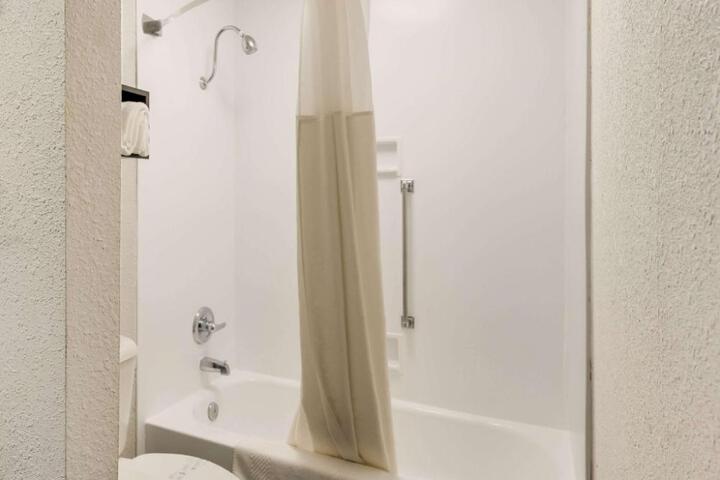 Clarion Inn & Suites Russellville I-40