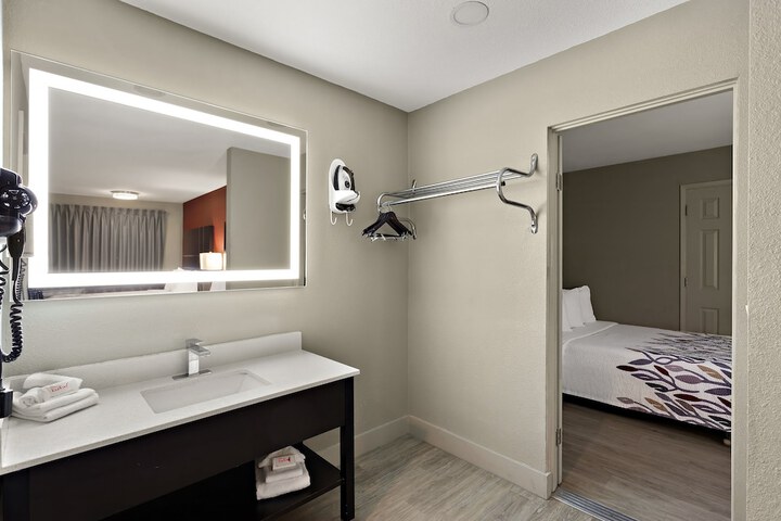 Room 12 of 36