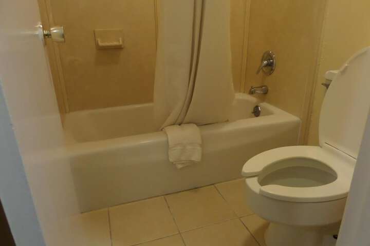 Room 9 of 29