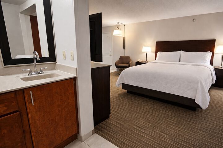 Holiday Inn Express & Suites Winner by IHG