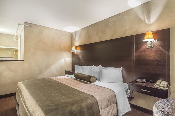 Room 6 of 28