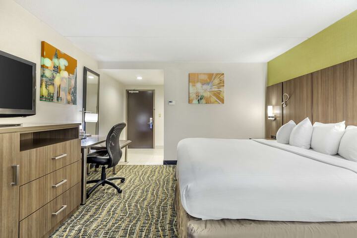 Room 17 of 39
