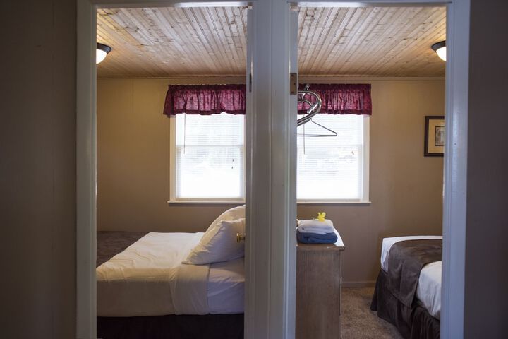 Room 48 of 143