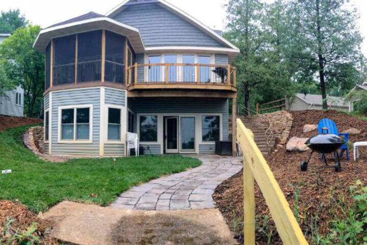 Lakefront Home 4 Bedroom 4 Bath Sleeps 12
