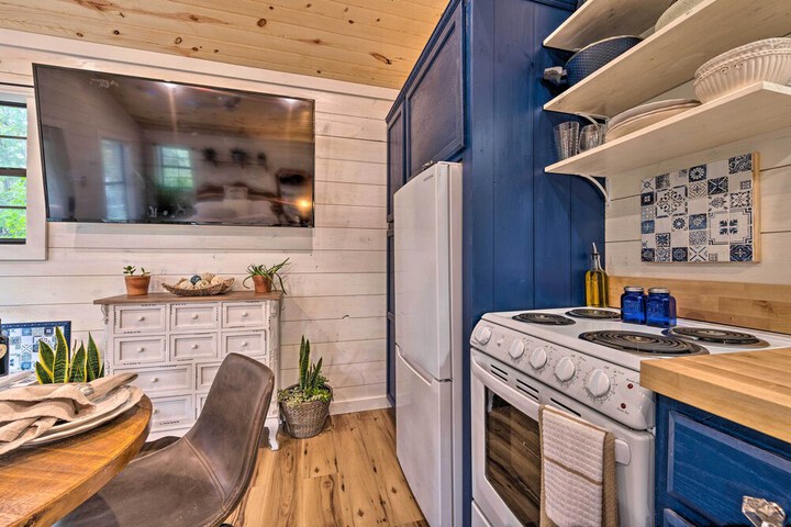 Romantic Broken Bow Cabin w / Jacuzzi & Fire Pit!