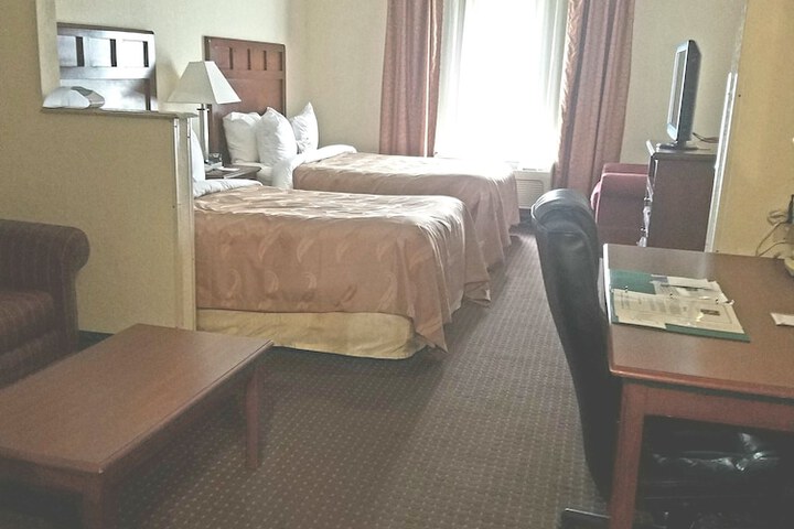 Quality Suites Paducah I-24