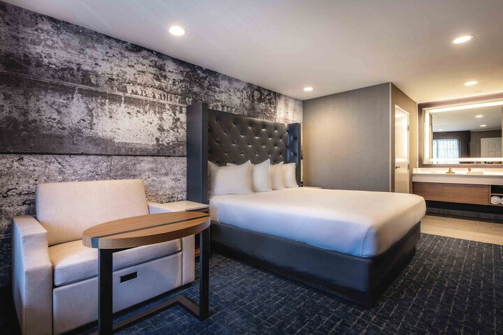 Room 21 of 38