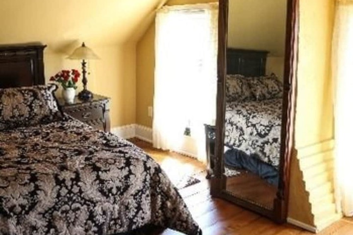 Room 28 of 116