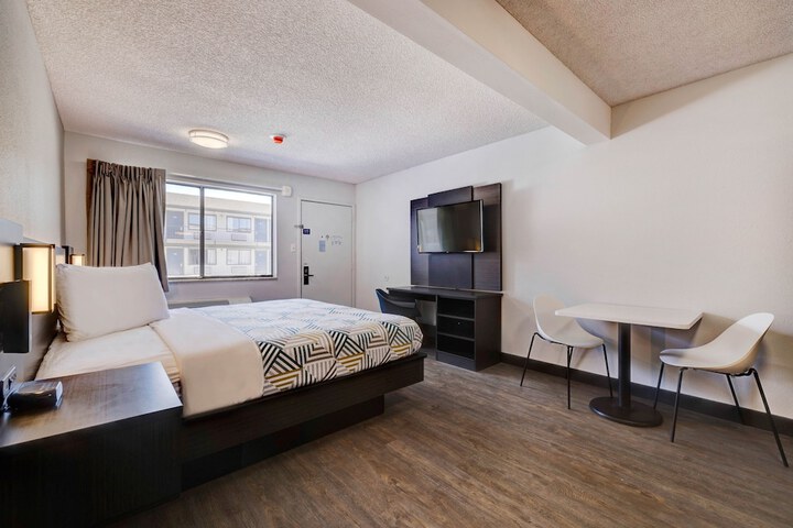 Room 13 of 25