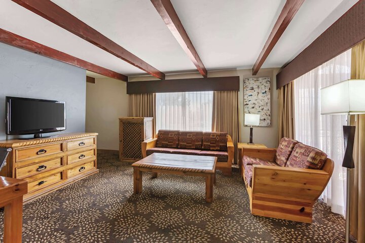 Room 13 of 38