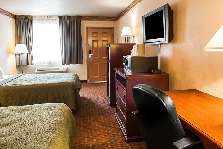 Room 27 of 34