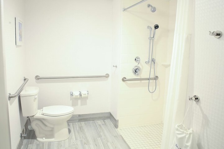 Hampton Inn & Suites Mount Laurel / Moorestown