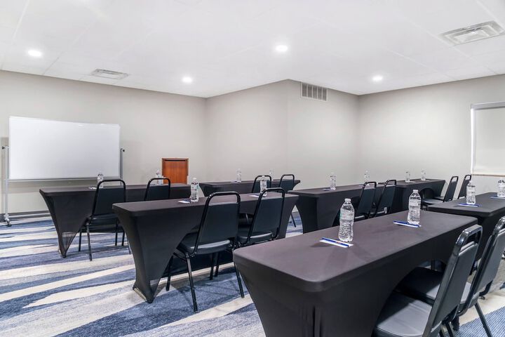 Comfort Suites Auburn Hills-Detroit