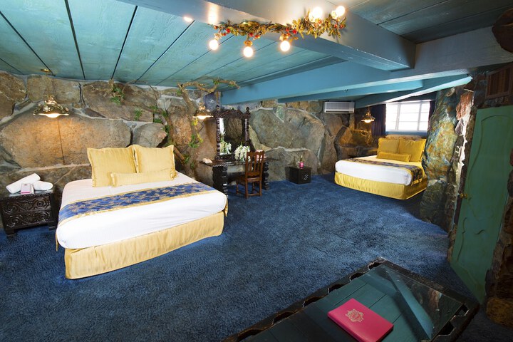 Room 213 of 461