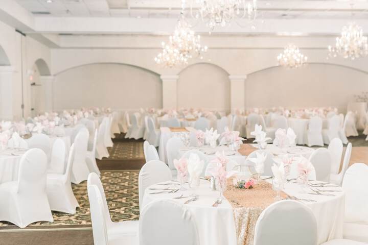 Ballroom/Hall 30 of 44