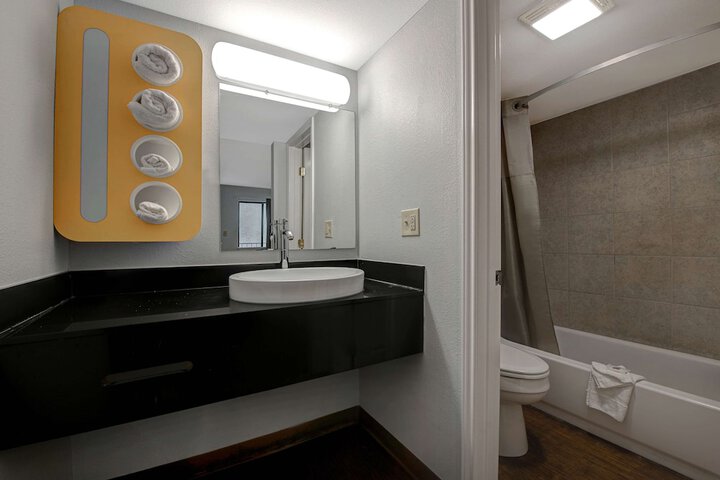 Room 21 of 31