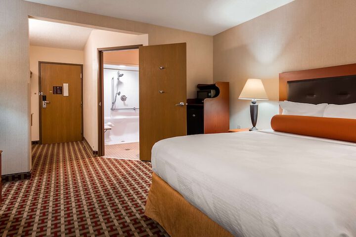 Room 8 of 12