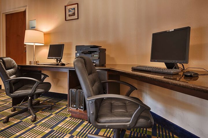 Business Center 38 of 38