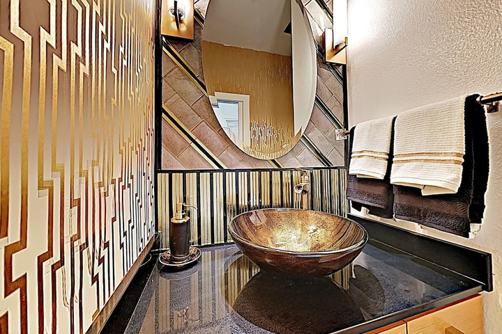 Stunning Beach W / Pool Views, Bar & Arcade 3 Bedroom Condo